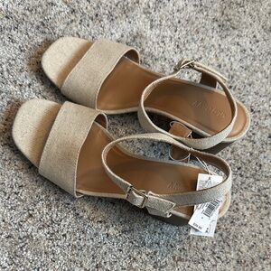 New with tags. Old Navy beige linen block heel sandals size 9